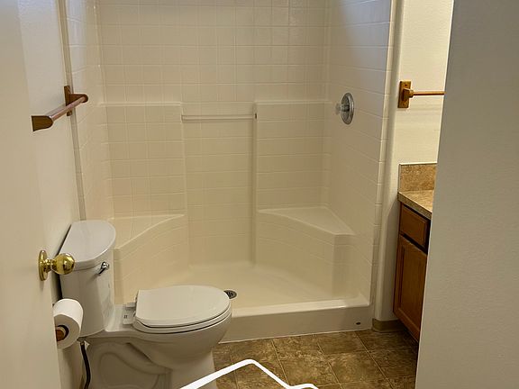5th image of 123 & 129 10th Ave N #129