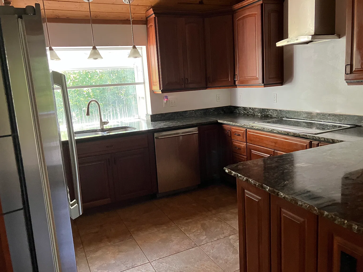 2 bed, 1.5 bath, 2800 sqft, $1,800 — Photo 3