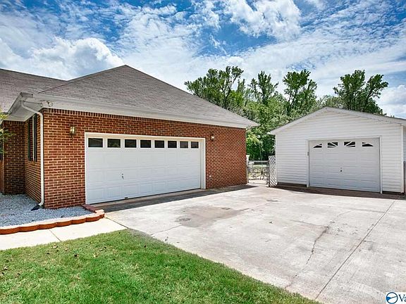 3rd image of 171 Singletree Dr