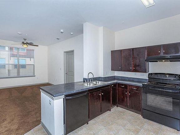 4th image of 4105 Stoneridge Ln