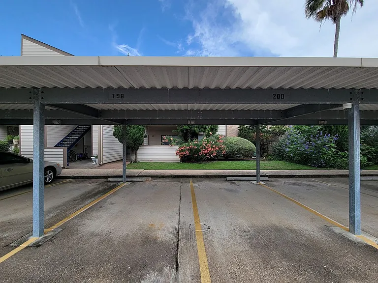 7119 N Holiday Dr — Photo 39