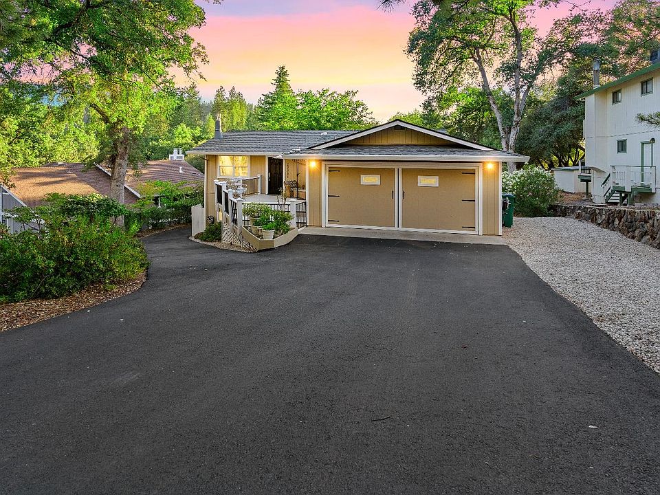 1st image of 23964 Oakmont Way