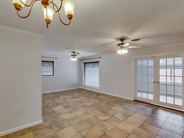 558 Ashlawn Dr — Photo 5