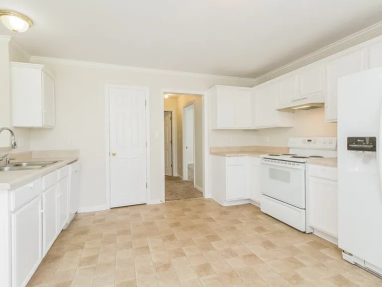 2164 Spring Hill Cir — Photo 6
