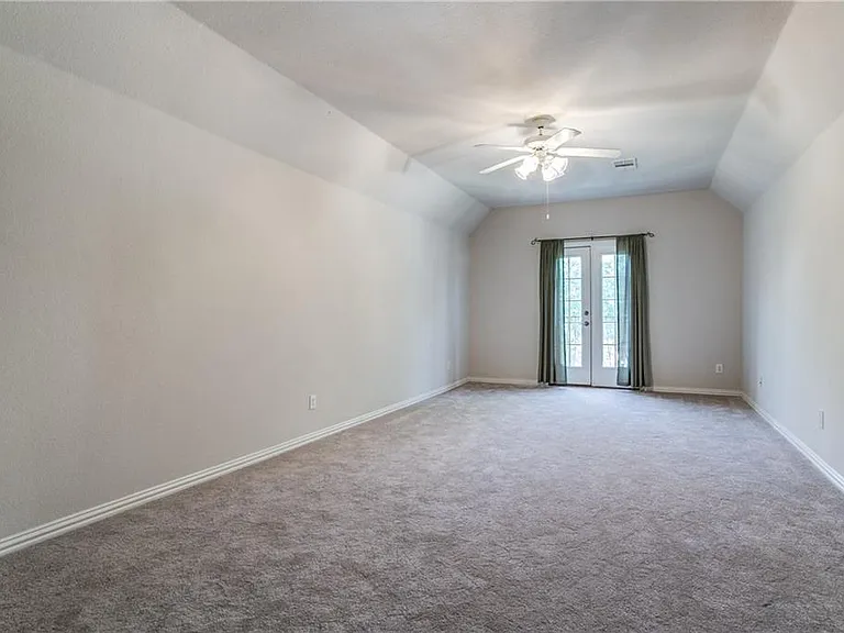 4193 Victory Dr — Photo 18