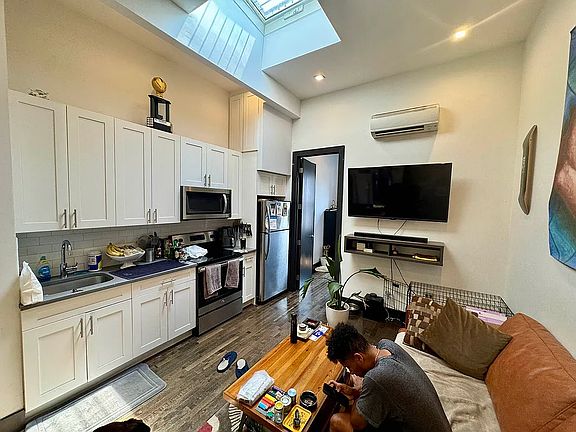 2nd image of 216 Knickerbocker Ave #3C
