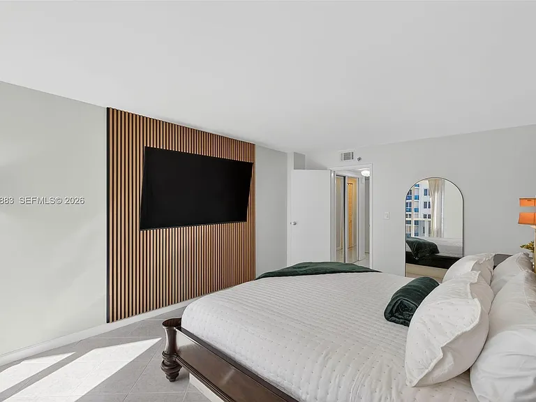 2401 Collins Ave #1406 — Photo 26