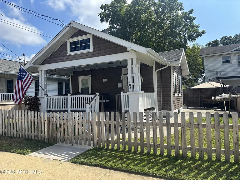 606 Hammond Ave — Photo 2