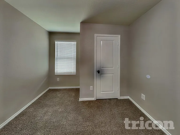 5118 Everett Loop — Photo 11