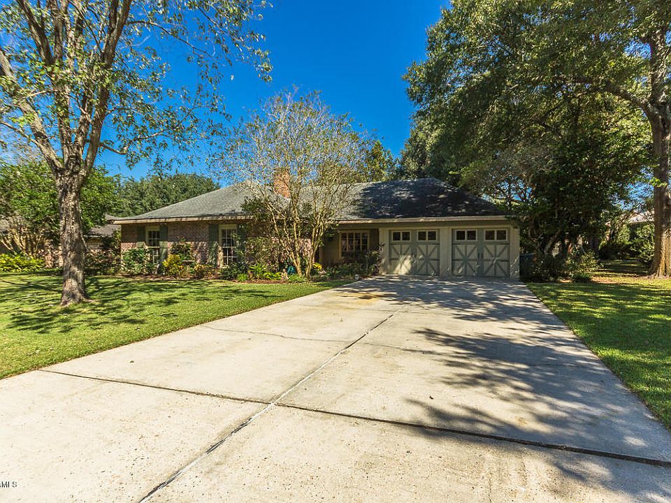 1st image of 202 Bayside Dr