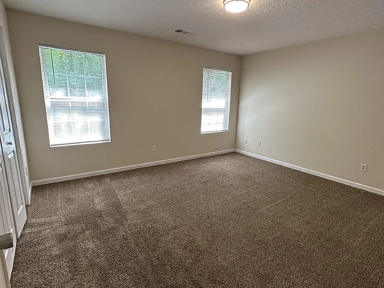 4801 Victoria Ct — Photo 2
