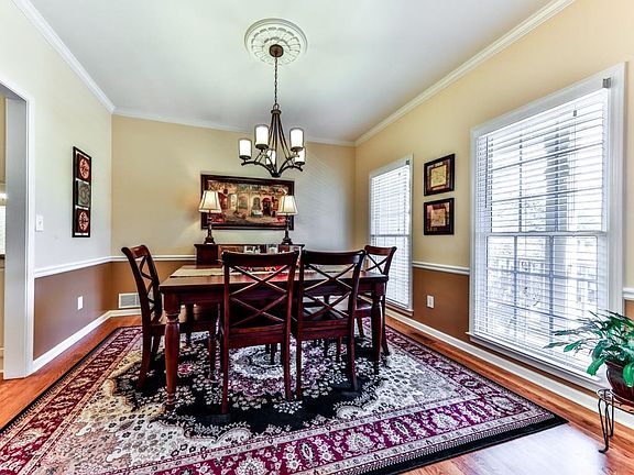5th image of 245 Mountain View Dr