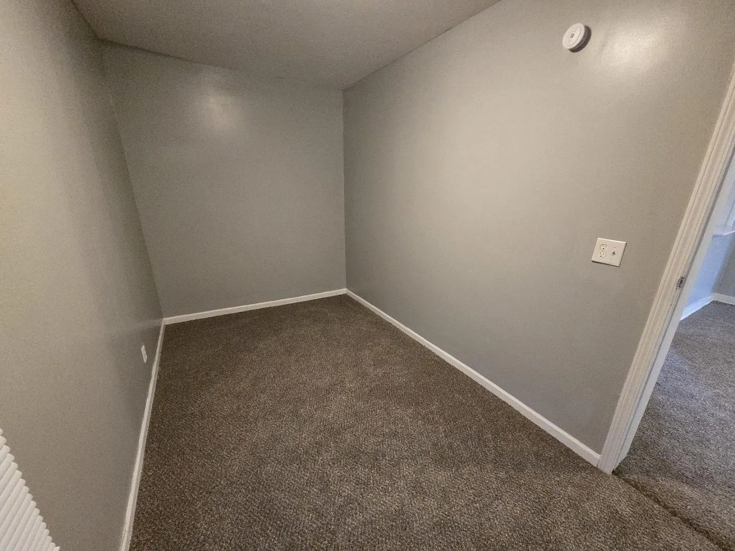 910 Woodson St — Photo 3