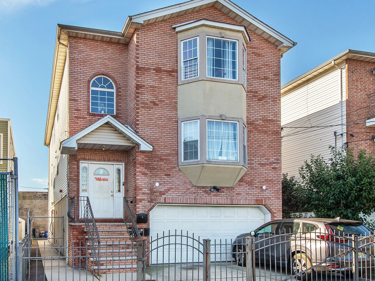 212 Astor St — Photo 3