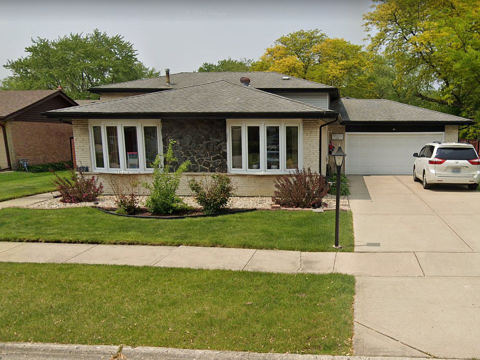 1st image of 302 S Hickory St