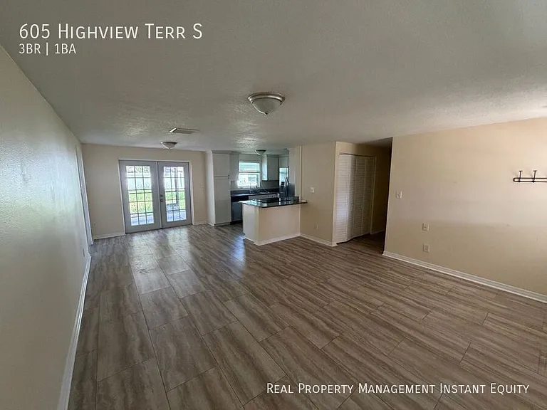 605 Highview Ter S — Photo 2