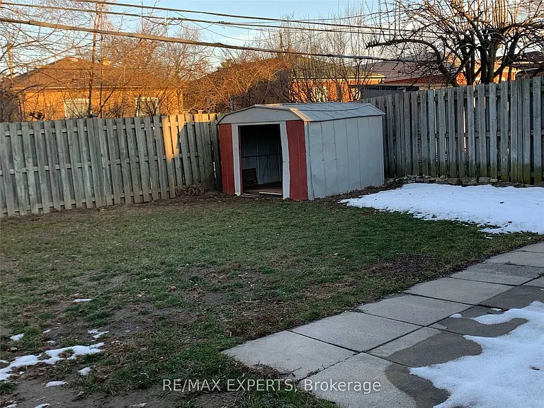 733 Markham Rd — Photo 14