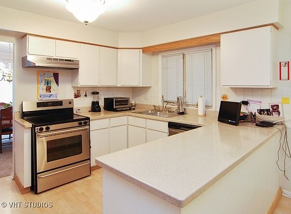 4th image of 1010 N Harlem Ave APT 203