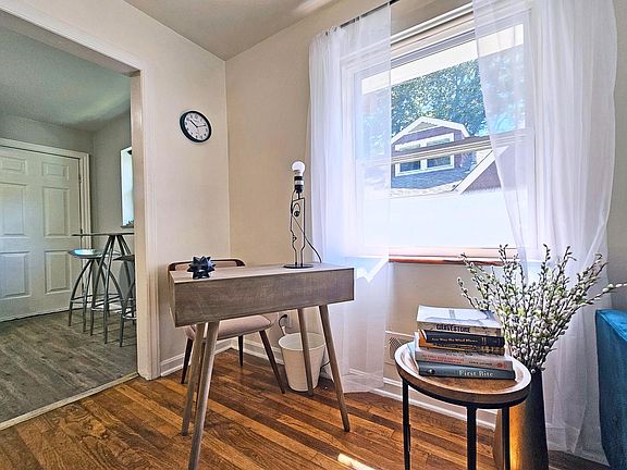 3rd image of 1327 Clermont Ave