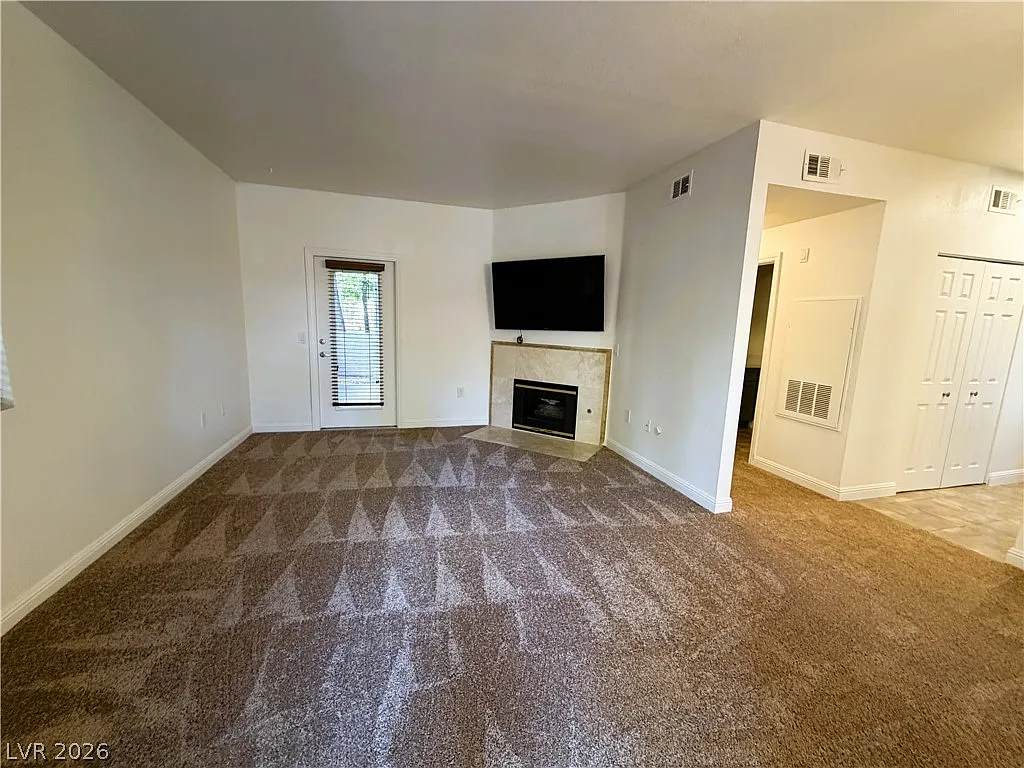 1 bed, 1.0 bath, 744 sqft, $1,450 — Photo 2