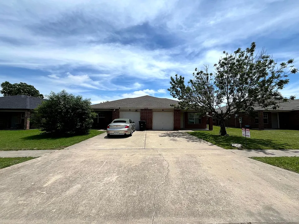 5208 Lauren Lea Dr