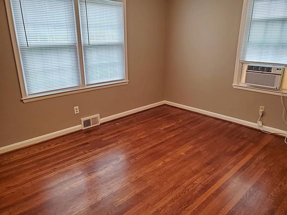 3rd image of 700 Sunset Dr