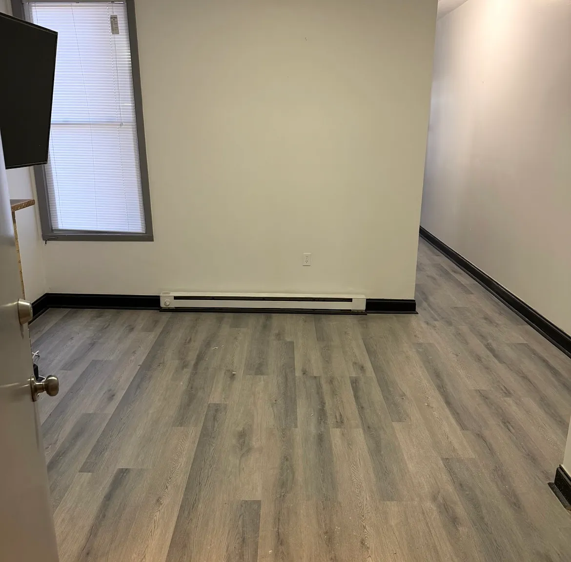 Studio, $1,000 — Photo 2