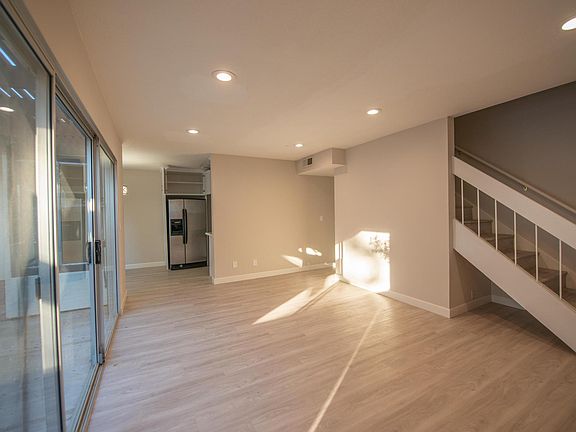 4th image of 8091 Park Villa Cir