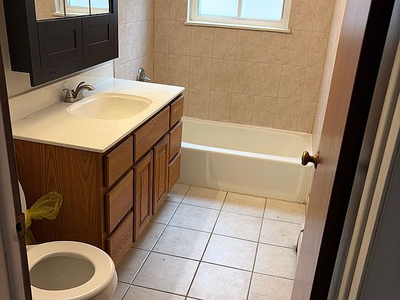 4th image of 3127 Elm St #3S