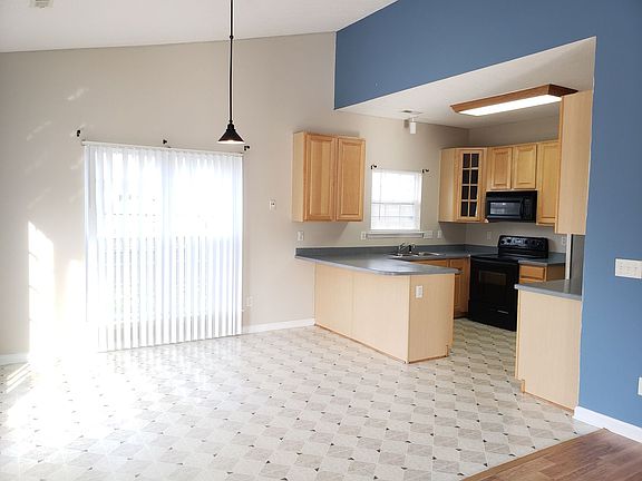 3rd image of 1127 Fieldstone Dr