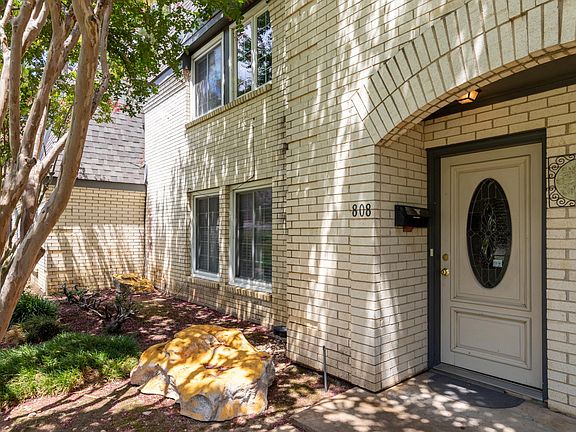 3rd image of 808 Chateau Valee Cir