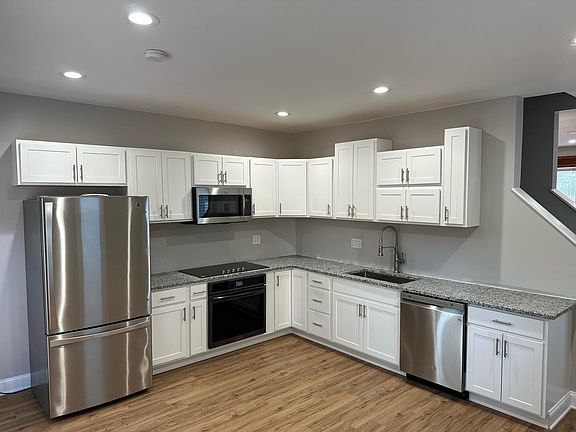 2nd image of 2827 Astoria Ave