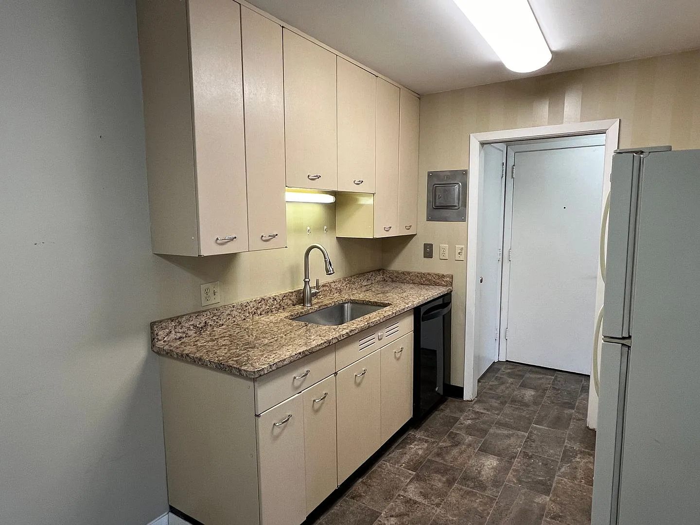 310 W 21st Street — Photo 3