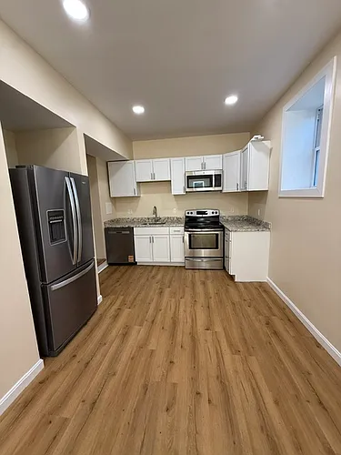 1 Pond Pl Photo 1