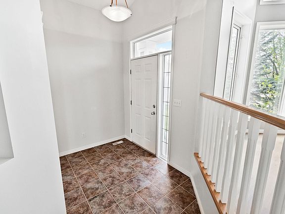 3rd image of 522 Hunters Way NW
