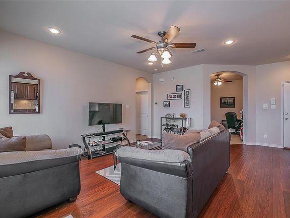 4th image of 950 Henderson St APT 1302