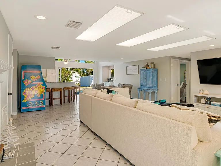 339 Avenida De Paradisio — Photo 11