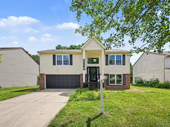 6835 Maplelawn Dr, Ypsilanti, MI 48197