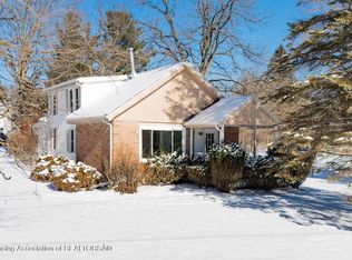 703 E Columbia St, Mason, MI 48854