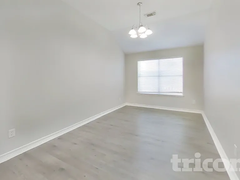 29418 Fox River Dr — Photo 6
