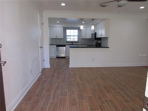 3rd image of 1804 Carlton Dr