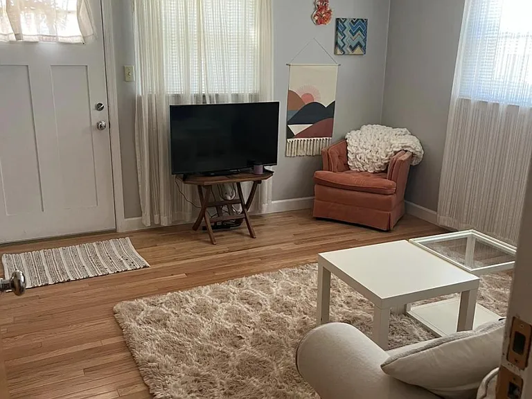 208 W Springfield Ave #A — Photo 3