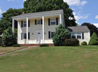 14 Valley View Dr, Smithfield, RI 02828