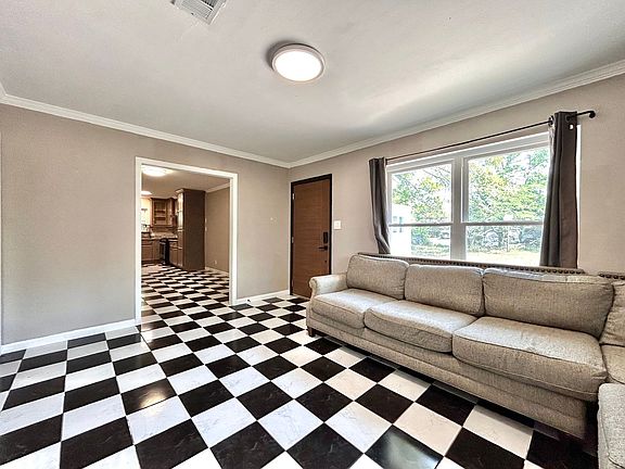 4th image of 2309 Devonshire Dr #A