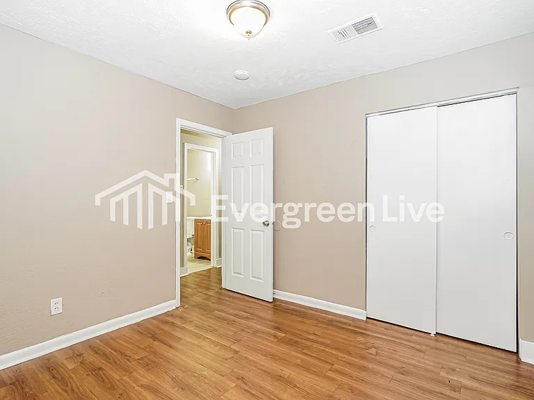 2412 Century Dr — Photo 9