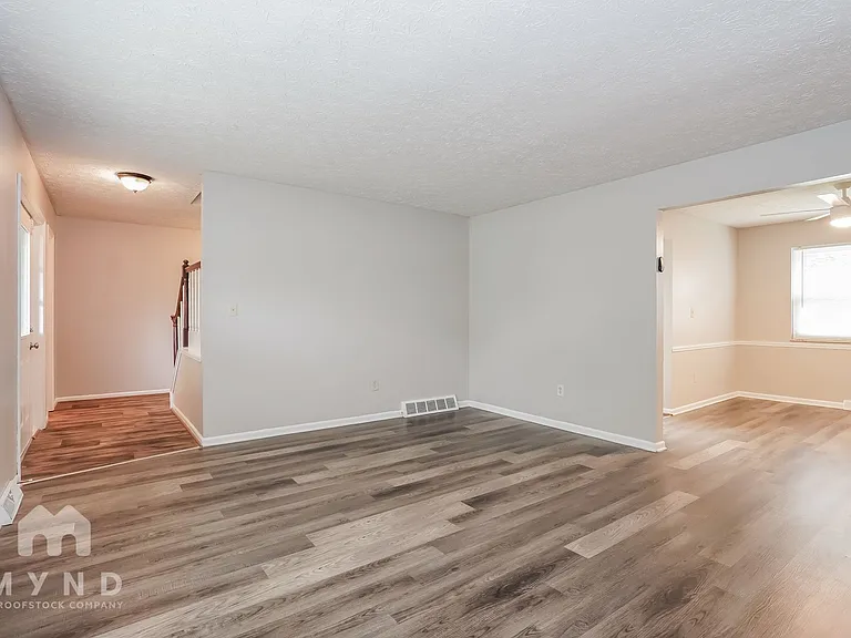 566 Presidential Way — Photo 5