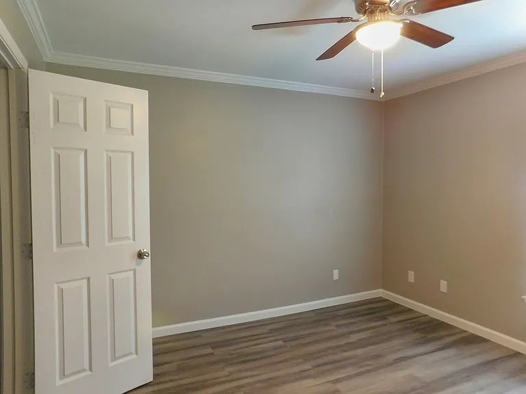 107 Varsity Dr — Photo 35