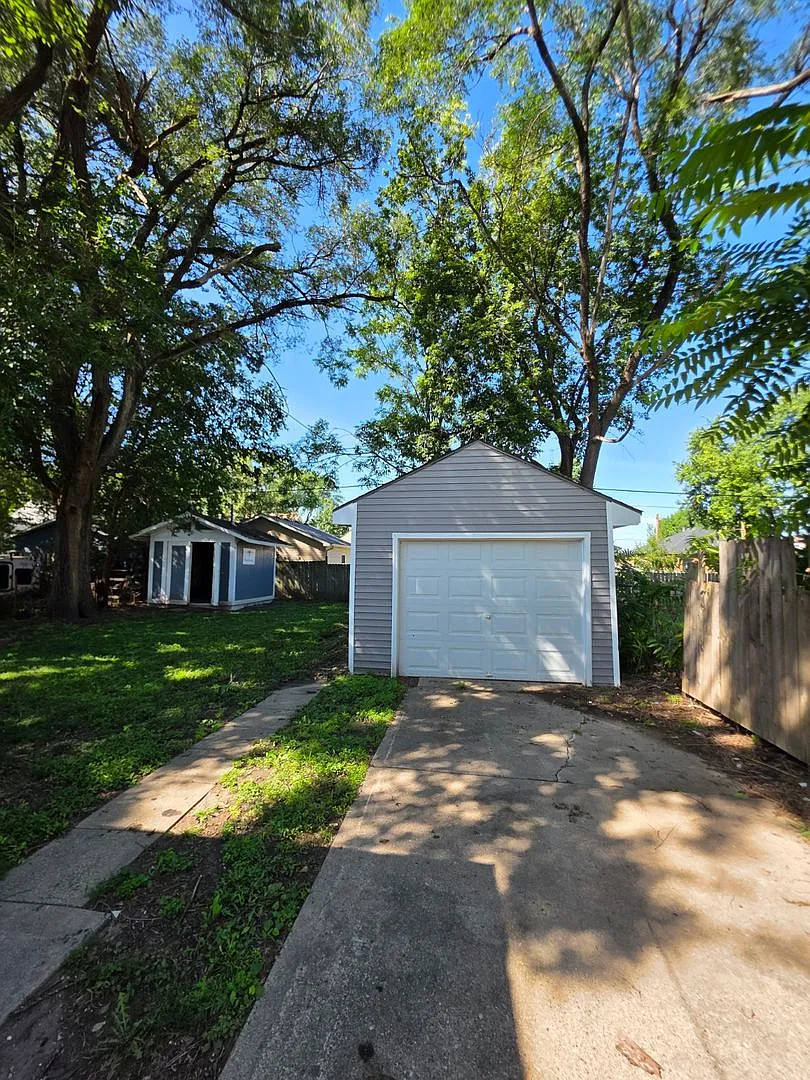 Beautifully Remodeled 3 Bedroom home in Beaverdale — Photo 2