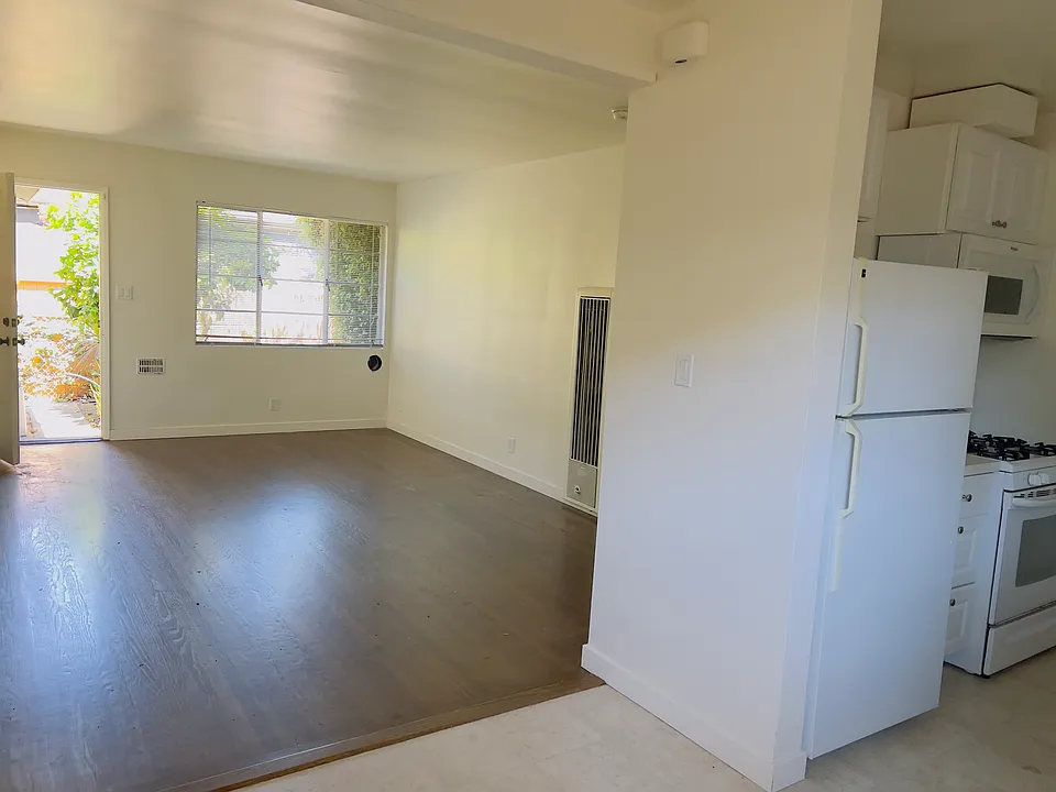 4247 S Centinela Ave #1/2