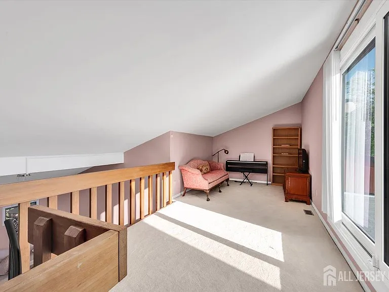 950 Sunset Rdg — Photo 44